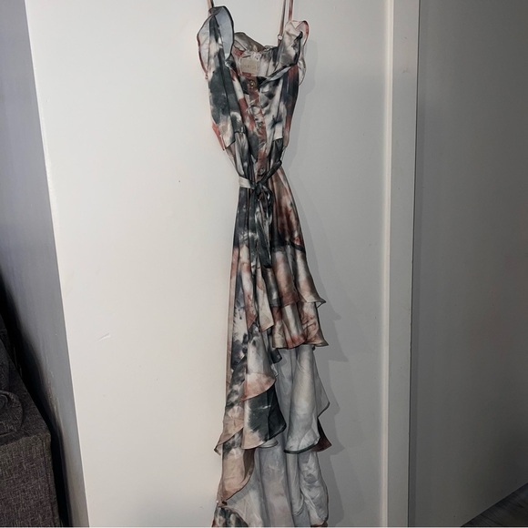NEW SUKISO JULIET HIGH TO LOW DRESS EARTH TIE-DYE MEDIUM - Picture 3 of 6